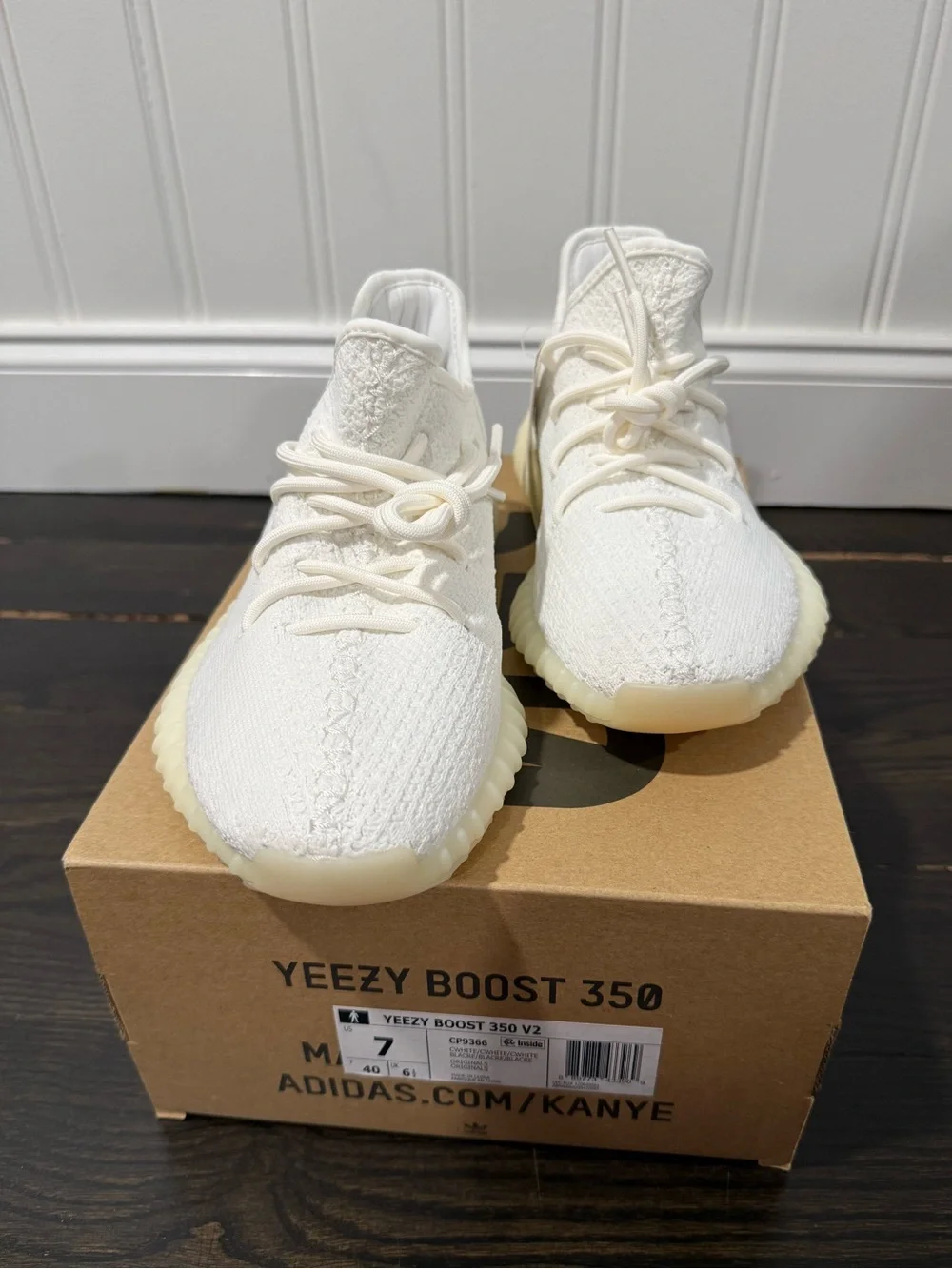 Yeezy Boost 350 V2 Sneakers - Cream/White